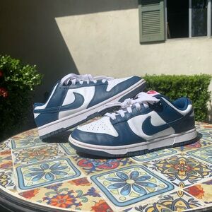 Nike Men's Blue and White Sneakers